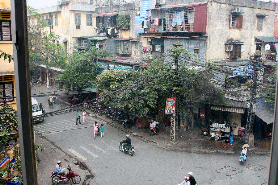 Hanoi z okna hotelu, za povšimnutí stojí strukturovaná kabeláž