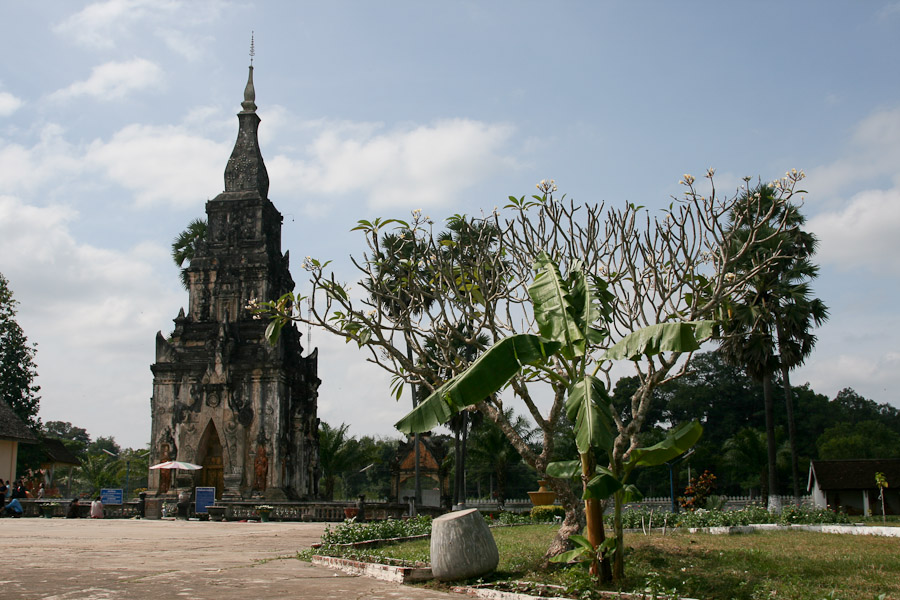 stupa v klášteře That Ing Hang, Laos