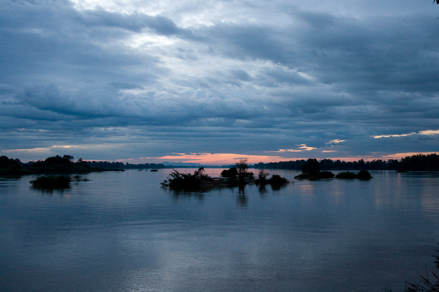 západ slunce, ostrov Don Det na Mekongu, Laos