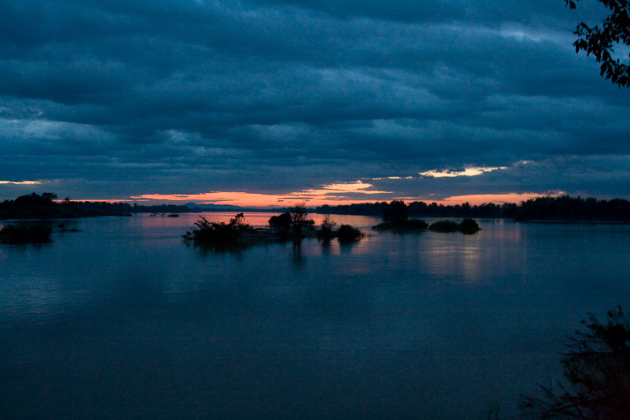 západ slunce, ostrov Don Det na Mekongu, Laos