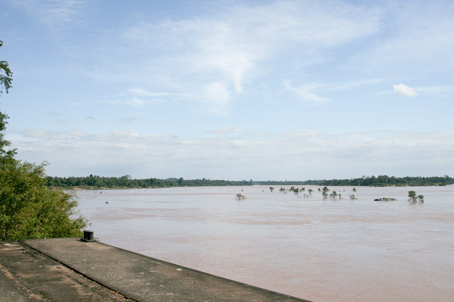 pohled do Kambodže, ostrov Don Khon na Mekongu, Laos