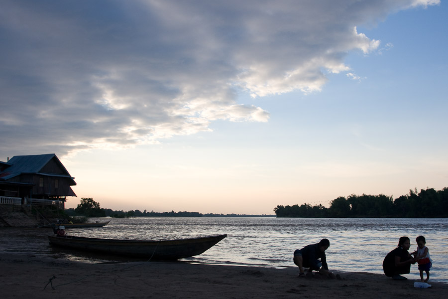 západ slunce, ostrov Don Det na Mekongu, Laos