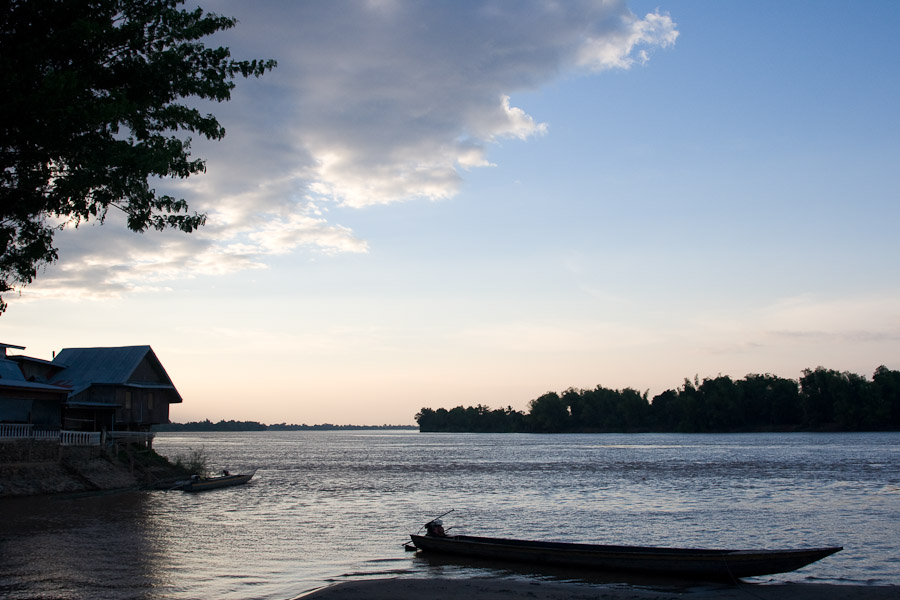 západ slunce, ostrov Don Det na Mekongu, Laos