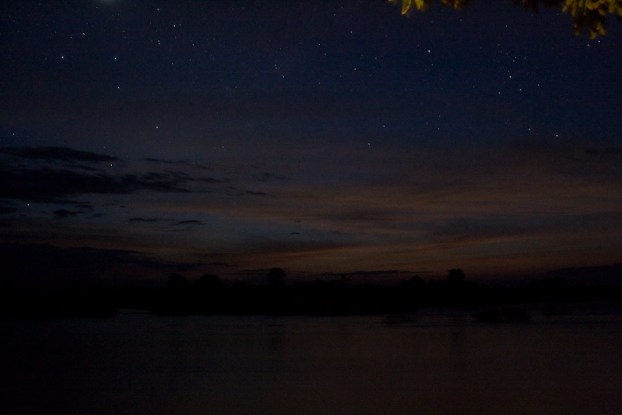 západ slunce, ostrov Don Det na Mekongu, Laos