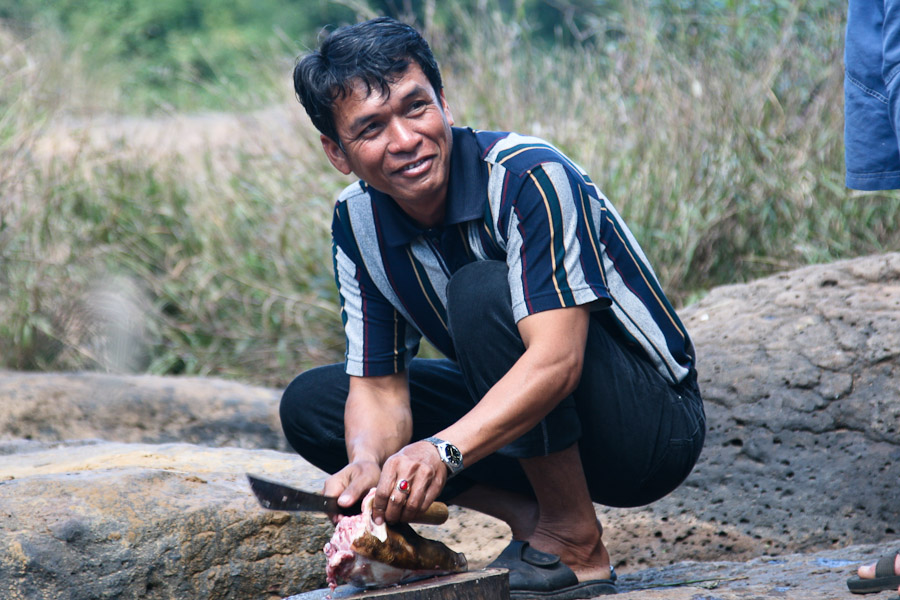 zabijačka, vodopád Tad Lo, Laos