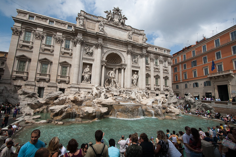 IMG_1773 --- 13:44 04.09 --- Fontana di Trevi - mraky lidu