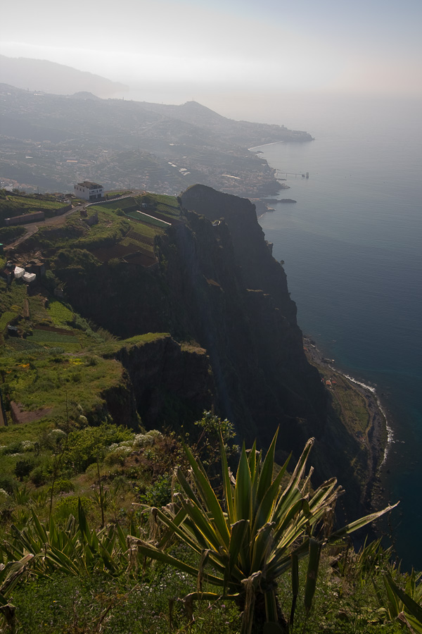 IMG_0273 --- 18.05.2010 - 10:46     za výběžkem Funchal