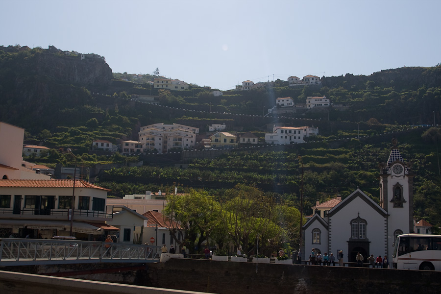 IMG_0301 --- 18.05.2010 - 11:50     původní silnice z Ribeira Brava do Funchalu 70min, po nové dálnici 15 minut