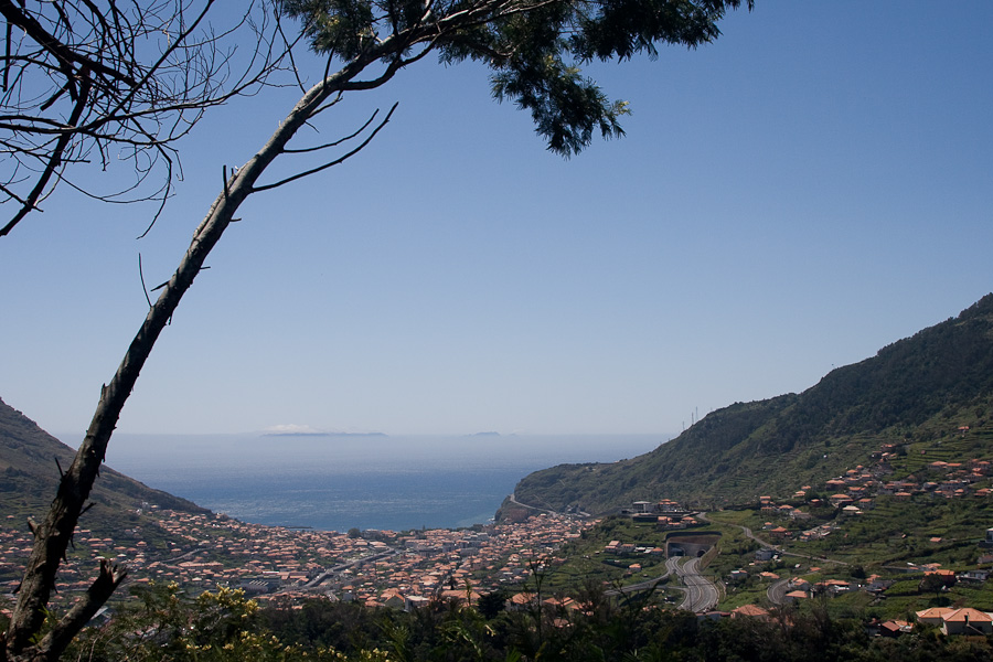 IMG_0577 --- 20.05.2010 - 13:31     Machico a dálnice