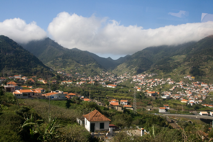 IMG_0764 --- 20.05.2010 - 18:58     cestou autobusem do Machico, jižní svahy Madeiry